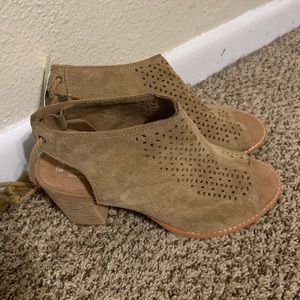 Suede Toms sandal